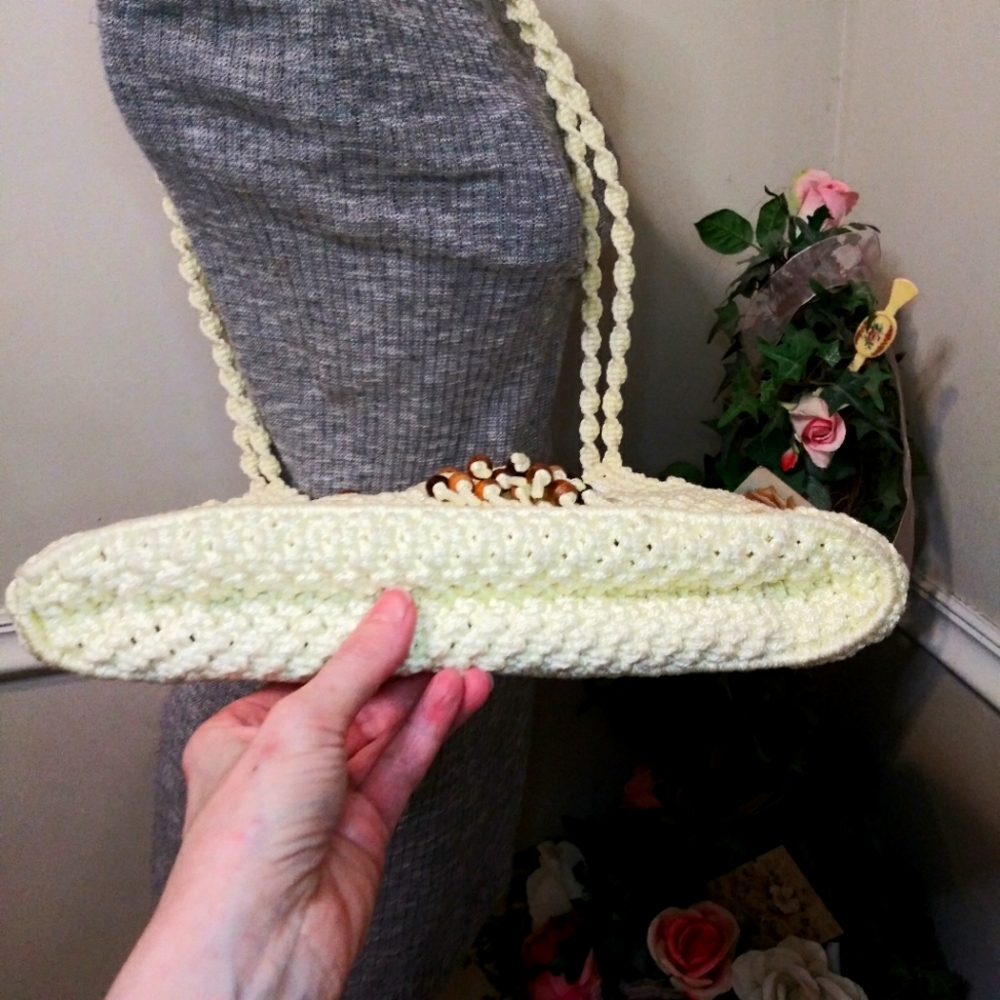 Vintage Boho Cream Macrame Shoulder Bag With Wood Bead Trim & Convertible Strap - Picture 4 of 15